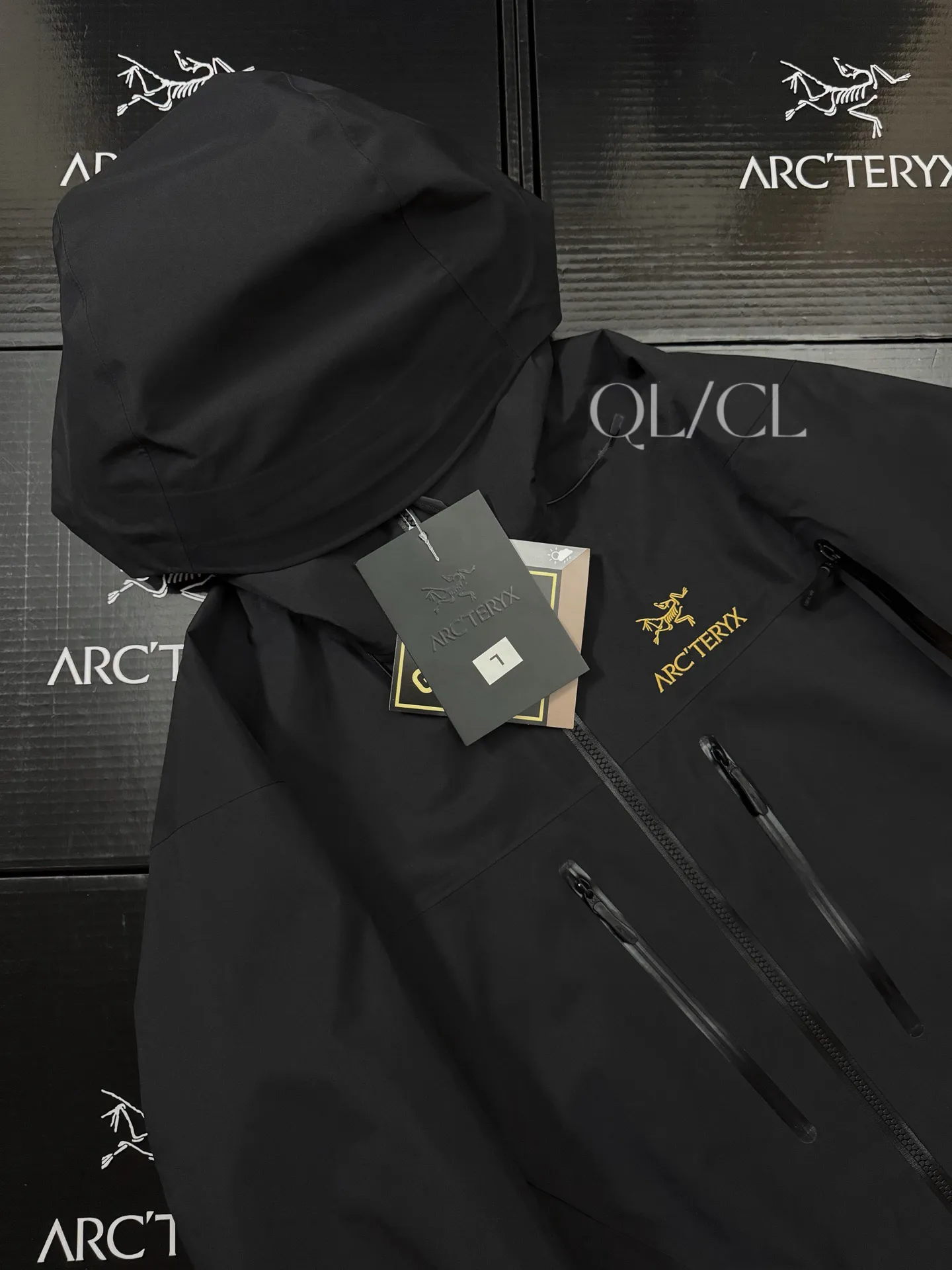 K 66 Quality ARC'TERYX ALPHA SV 8 Breathable Sv ， ， ， ： N X GORE-TEX® Alpha SV Wear-Resistant Wear-Resistant : ykk logo TPU 100 1.1 Water Tight™ : 70 : logo， Velcro® ， ， ， Hem Lock ： Size：XS-XXL ：116 120 124 128 132 136 ：48 49 50 51 52 53 ：62 63 64 67 68 ：70.5 72.5 74.5 76.5 77.5 78.5